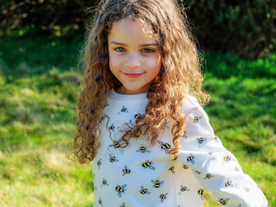 Super soft sweat in the all-over hand-drawn print shows nature at its most enchanting, with the beautifully fuzzy, funnily buzzy.