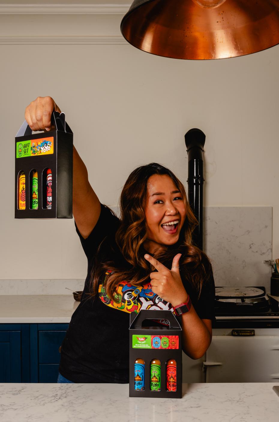 Yoyo lifting up the sweet & spicy set