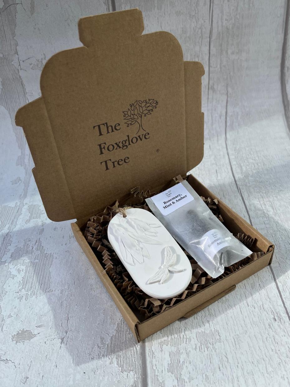 The Foxglove Tree Botanical cast fragrance diffuser dragonfly and fuchsia