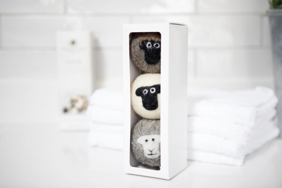 Mixed sheep in box