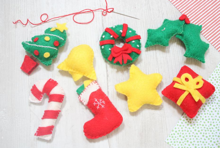 Holly Garland Kit Decorations