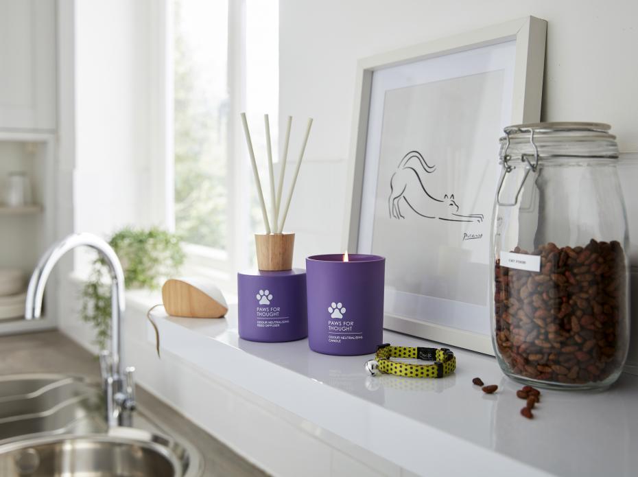 Fragranced candle and reed diffuser with Odouraze