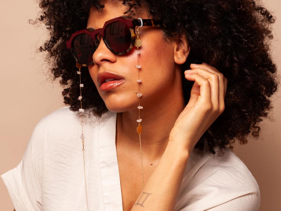 Anya glasses chain in full