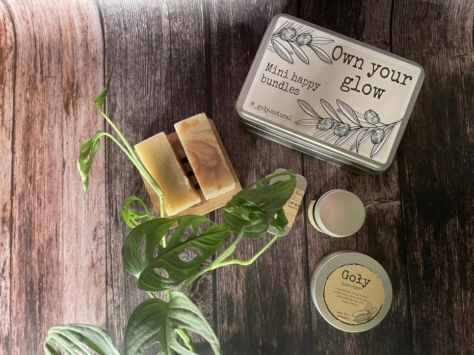 Natural skin care travel set