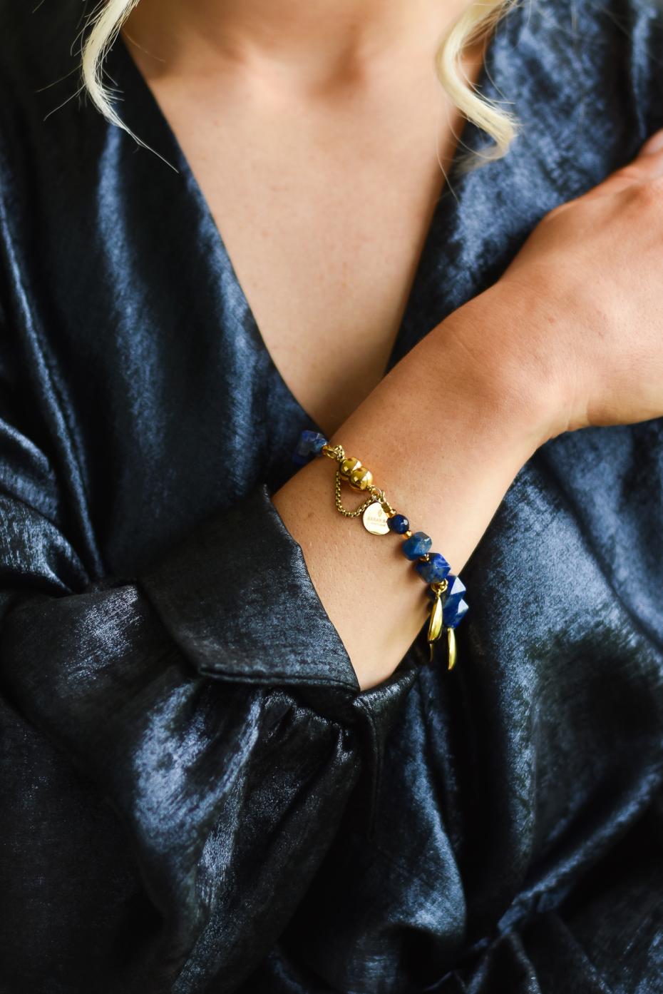 Petal & stone lapis lazuli bracelet
