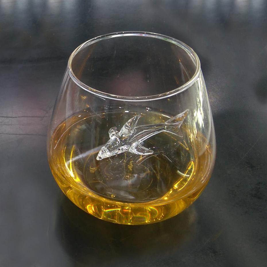 lifestyle shot Shark Glass 1
