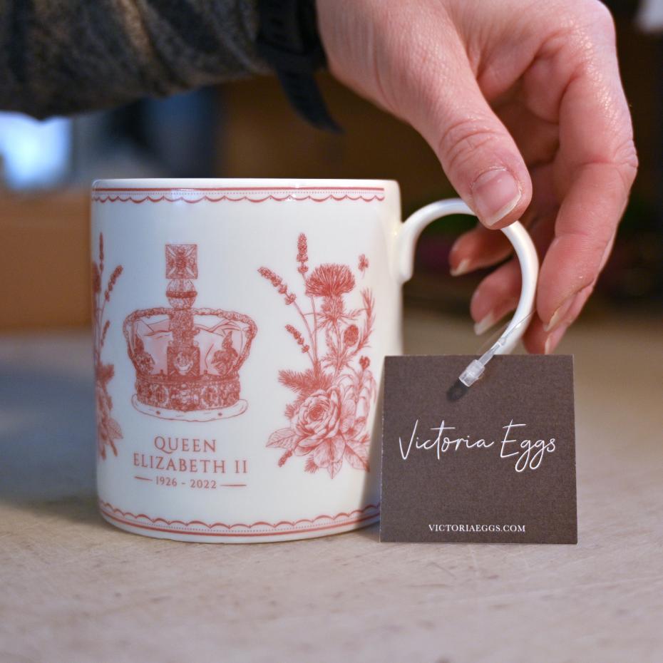 Handcrafting the Queen Elizabeth II Commemorative Mug in Stoke on Trent