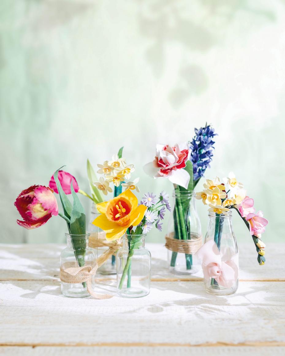 The Bouquet in a Book: Spring - alternative ways to style your bouquet; gift a series of paper posies, for example.