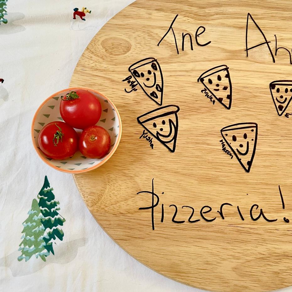 Engraved wooden pizza board with a child's drawing