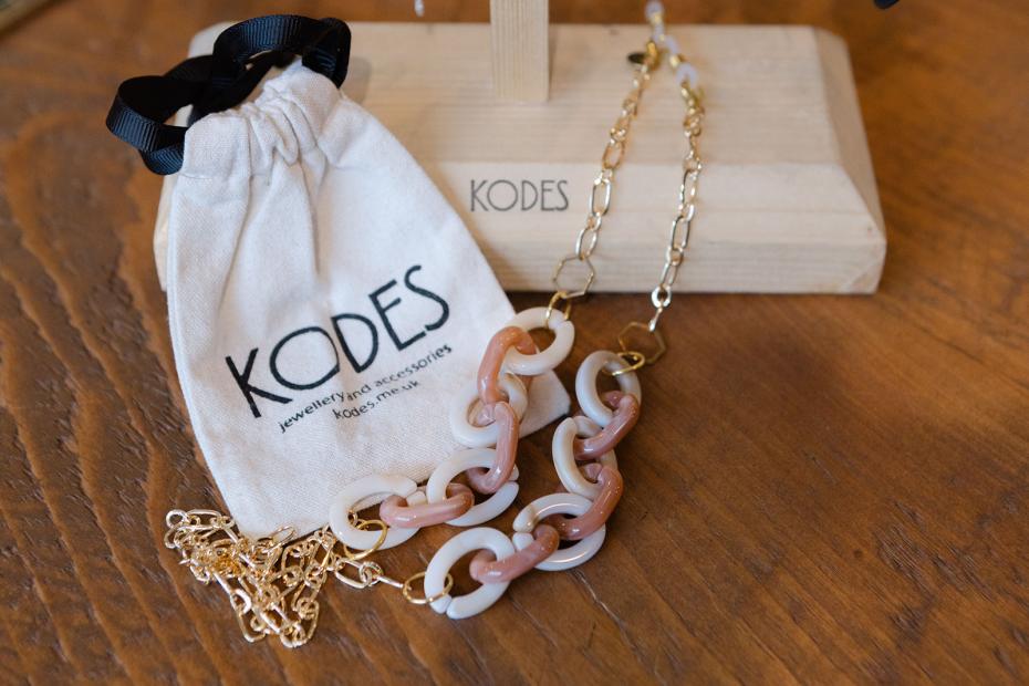 Packaging - an example of the premium cotton drawstring gift bag that comes with each chain