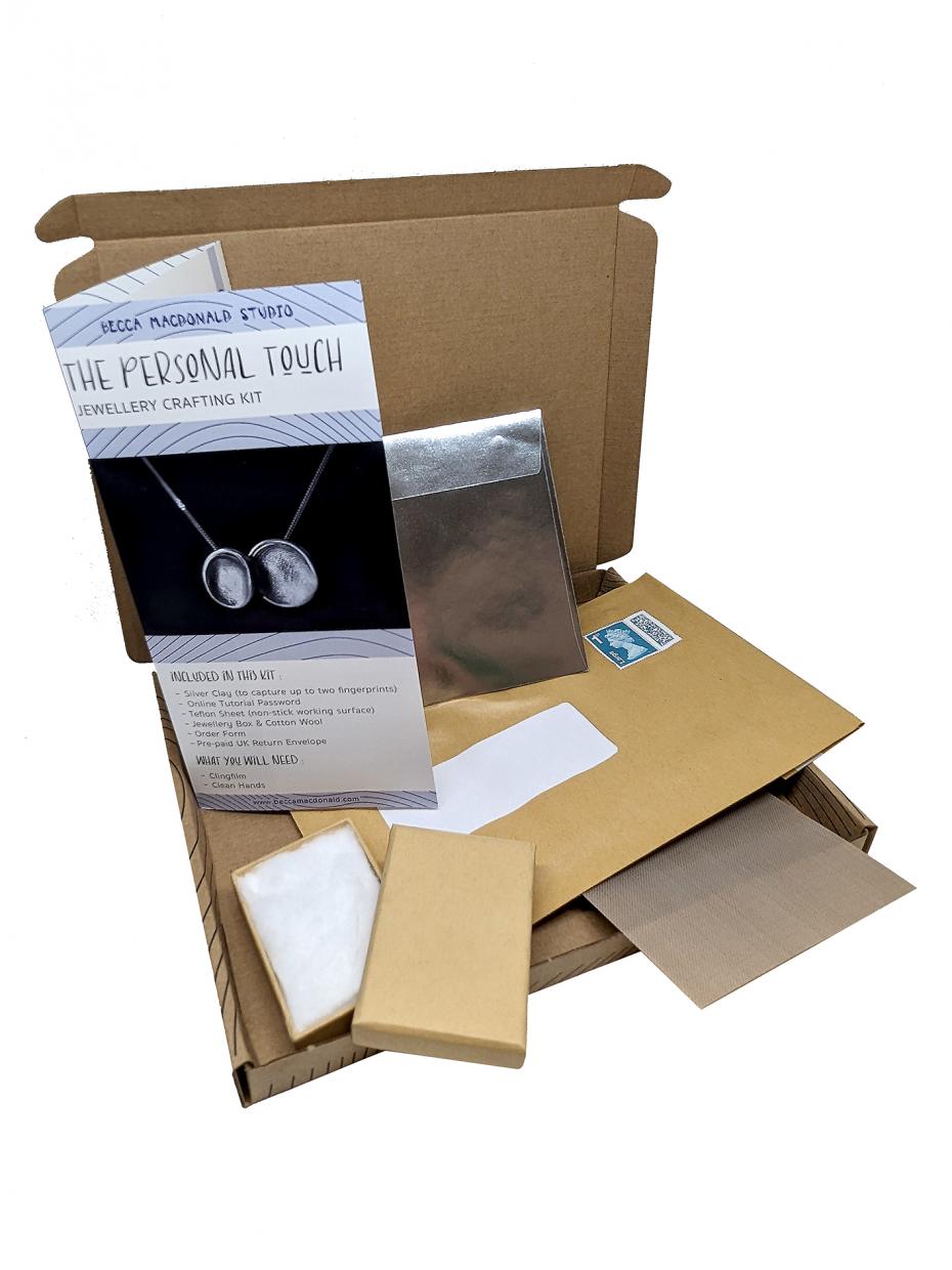 Included in the kits - enough silver clay to capture 2 fingerprints, instructions & access to an online tutorial, non-stick working surface, order form, jewellery box and pre-paid return envelope