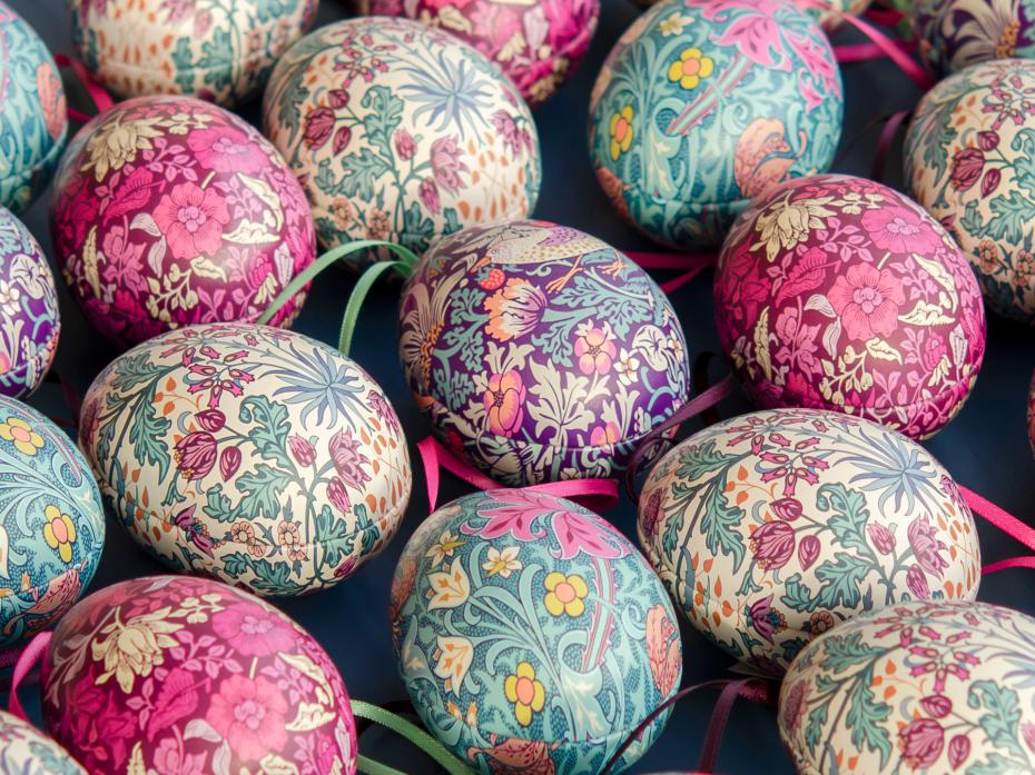 Art & Crafts Egg tins filled with Chocolate Eggs