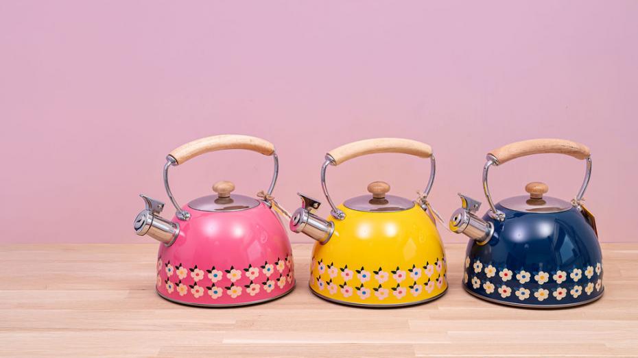 Smaller groups shot of all three kettles