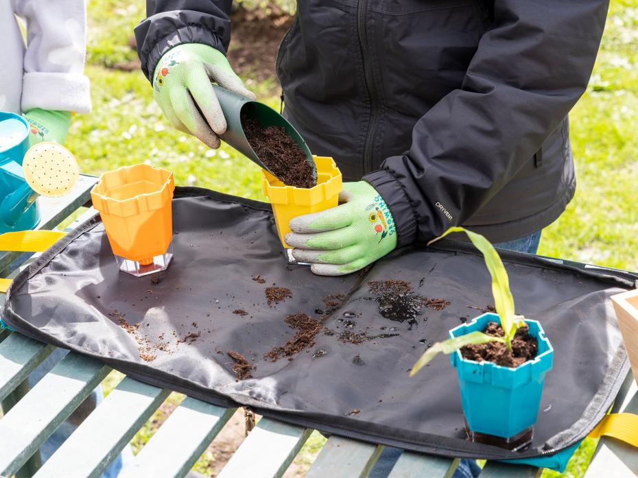 Burgon and Ball RHS Growing Gardeners potting mat and toolbag, Link-A-Pot, gloves and soil scoops