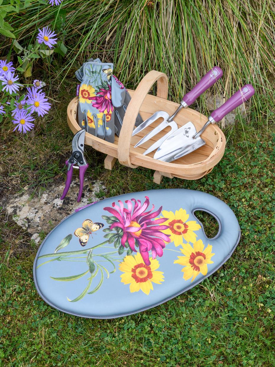 Burgon and Ball RHS Gifts for Gardeners Asteraceae collection - Kneelo, gloves, secateur, trowel and fork