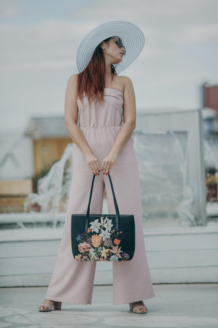 Signare Tapestry Tote Bag-A Still Life in a Van-Li Vase (The National Gallery Collaboration)