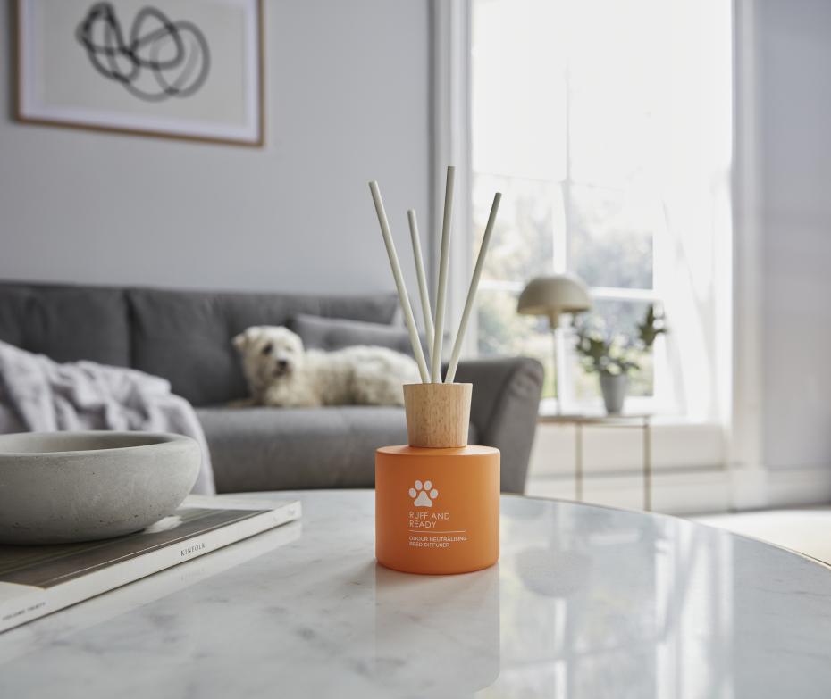 Fragranced reed difruser with Odouraze