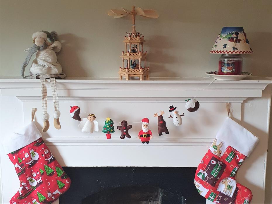 Santa Garland Kit Decorations